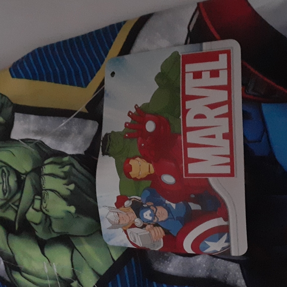 Marvel Avengers Boys swim trunks size: 4T - Picture 4 of 4